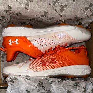 Under Armour Bright Yard Low MT Orange Cleats